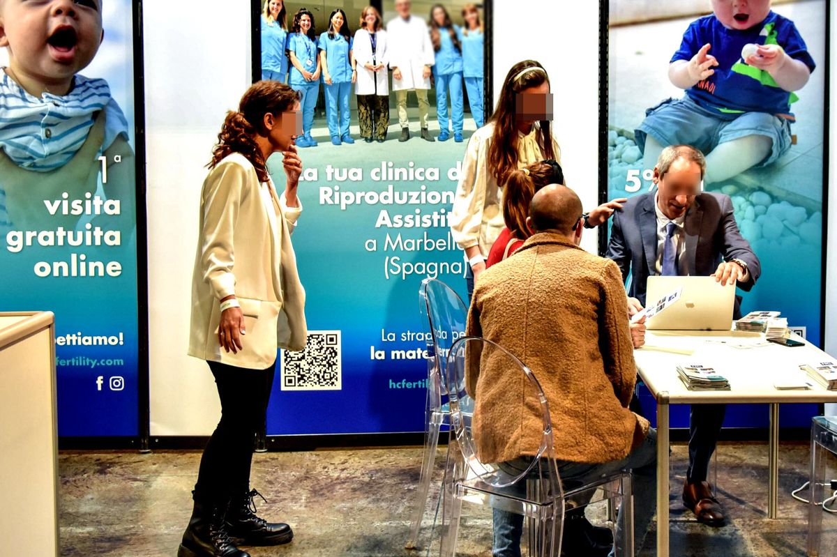 Alla fiera di Milano ho affittato un utero dopo cinque minuti
