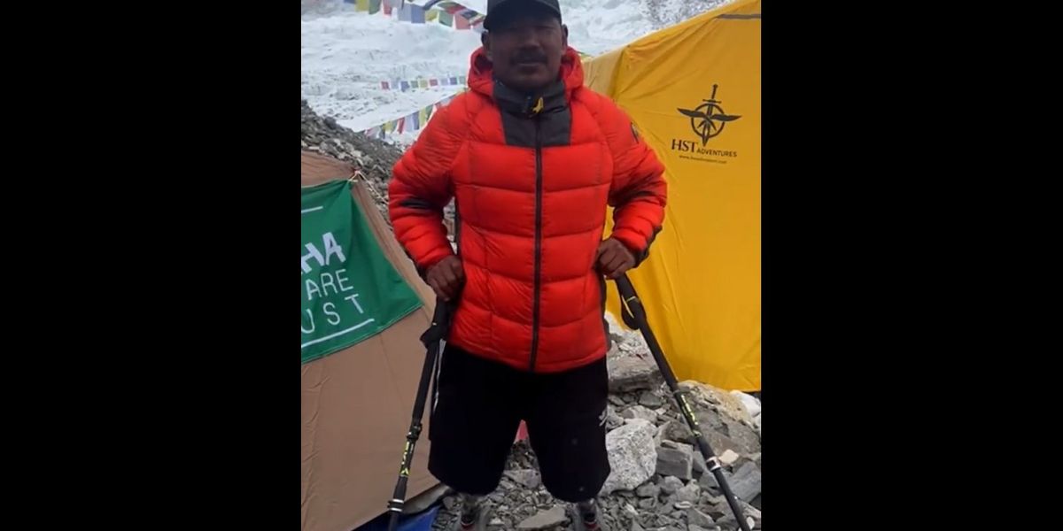 Soldier who lost his legs in Afghanistan climbs Everest: 'Just had to carry on'