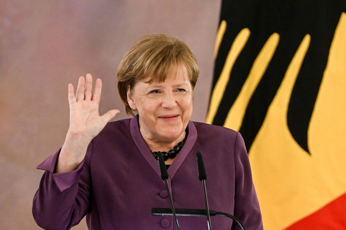 Dopo averla applaudita per anni ora provano a scaricare la Merkel