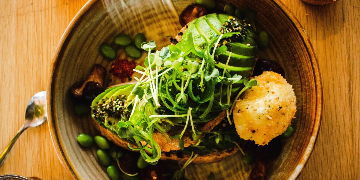 green beans and vegetable salad on brown bowl