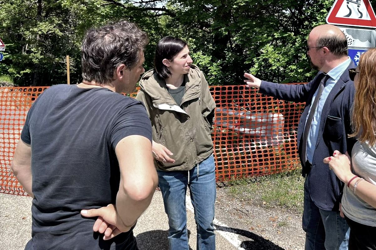 La sfilata della Schlein in Romagna si trasforma in una figuraccia