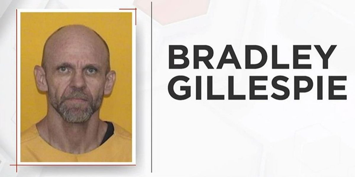 NextImg:Double-murderer remains on the loose following Ohio prison break: 'Lock your doors'