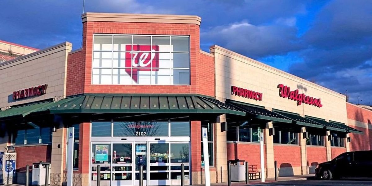 NextImg:Walgreens in crime-ridden Chicago keeps almost no inventory on public shelf, forces customers to order most items from kiosk