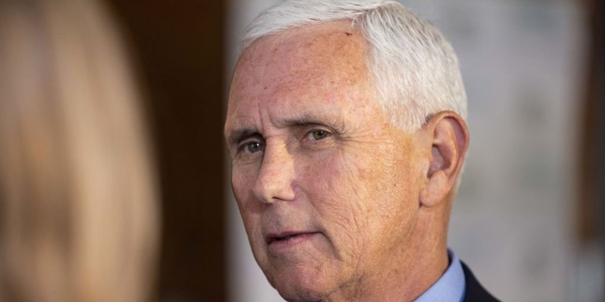 NextImg:Pence files to run for president