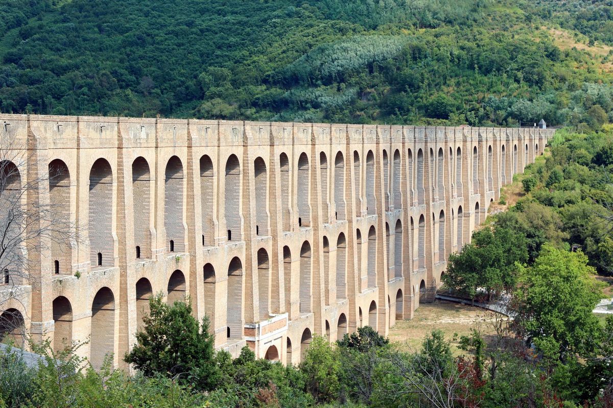 L'acqua e le città: gli acquedotti storici italiani tra Medioevo e Ventesimo secolo
