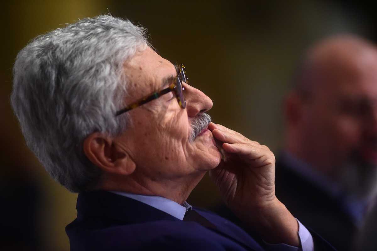 Armi alla Colombia, D’Alema indagato