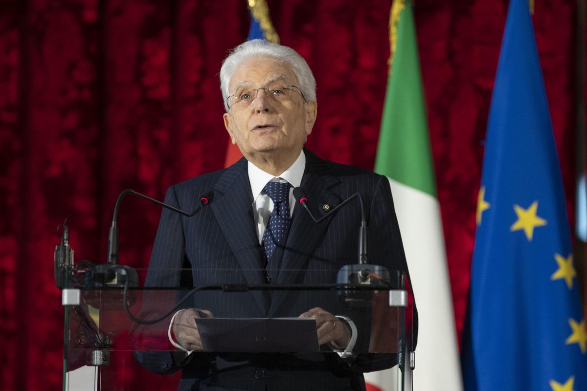 Intanto Mattarella arriva a Parigi