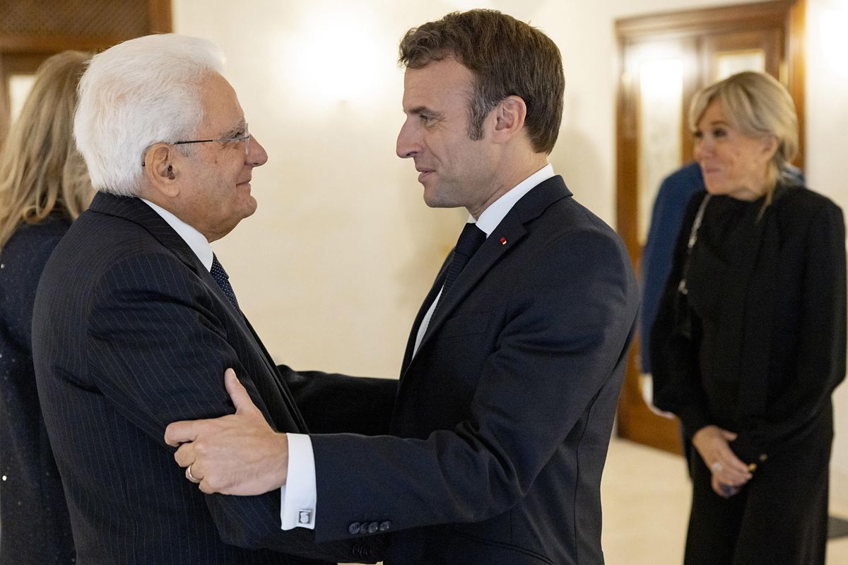 Mattarella in visita in Francia magnifica il Trattato del Quirinale