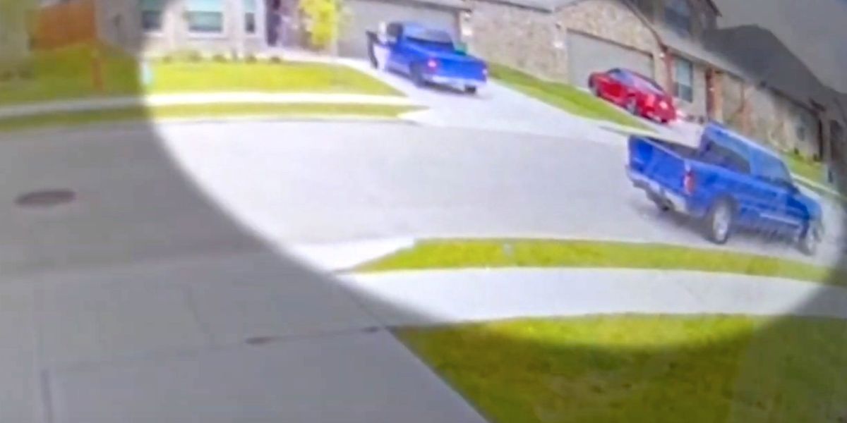 NextImg:Video shows Texas mom rushing to put kitchen knife to throat of man allegedly trying to kidnap her 2-year-old daughter