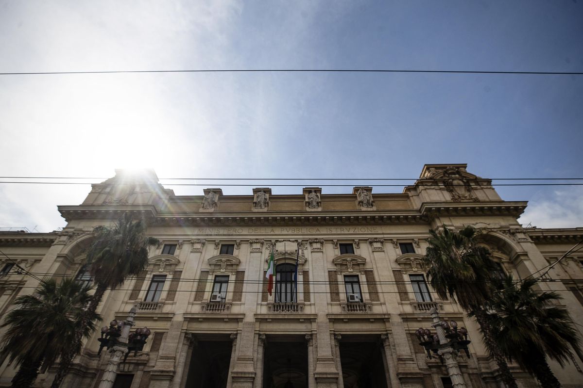 Un esercito di badanti per studenti. È la nuova fregatura targata Pnrr