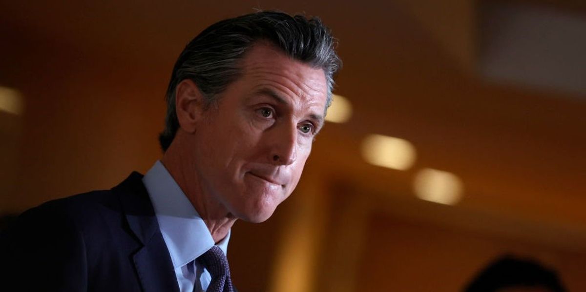 NextImg:Legal scholar pokes holes through Newsom's threat to pursue criminal charges against Gov. DeSantis