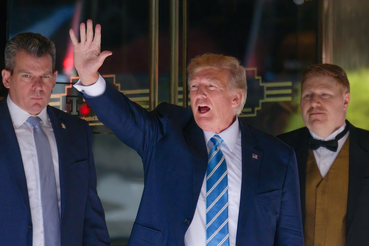 37 capi d'accusa per Trump. Adesso gli danno la caccia i federali