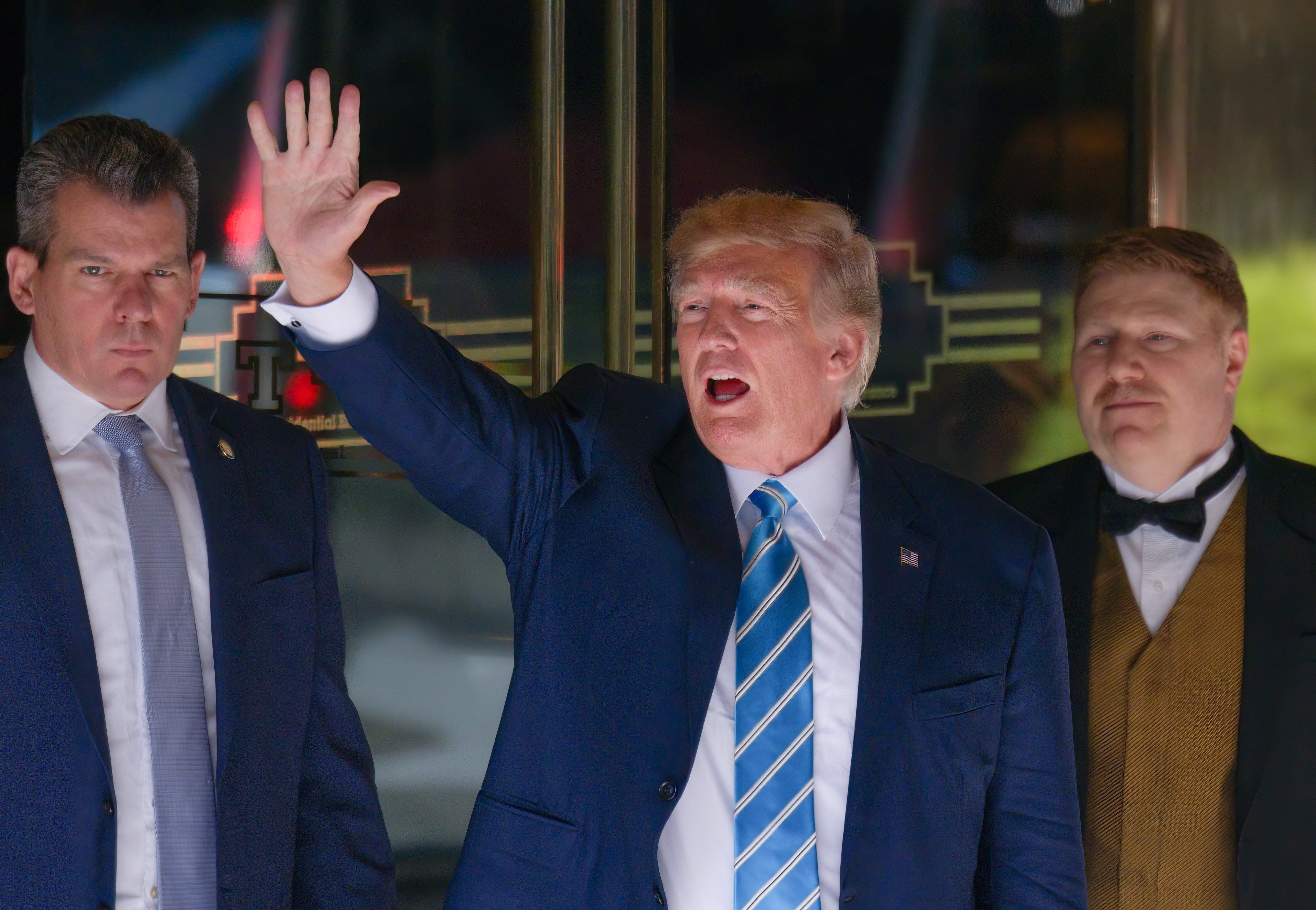 37 capi d'accusa per Trump. Adesso gli danno la caccia i federali