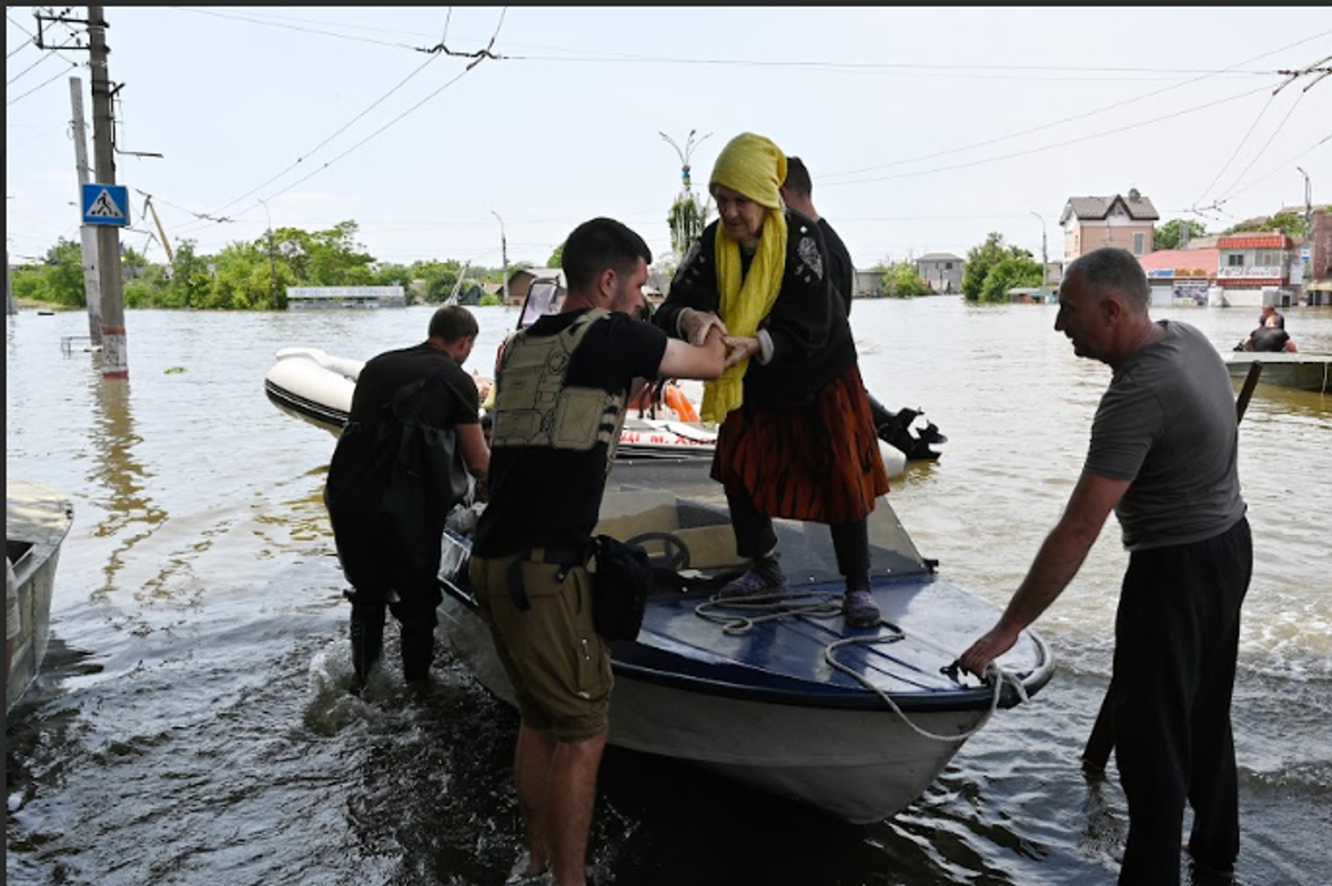 L’Onu: 700.000 senz’acqua potabile. Droni su Odessa, Kiev contrattacca
