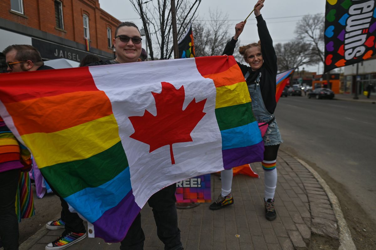 I deliri Lgbt innescano la rivolta in Canada