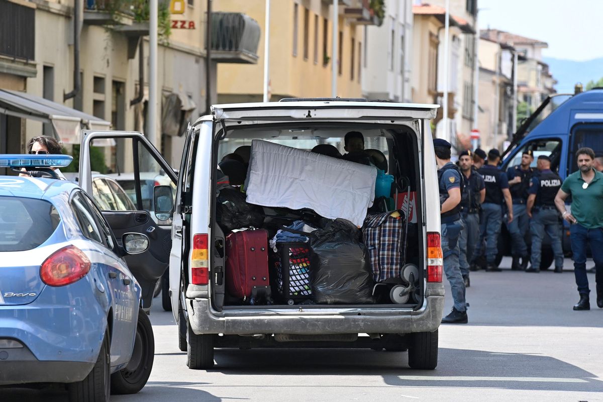 Per ripulire il covo dei clandestiniè servito il rapimento di una bimba