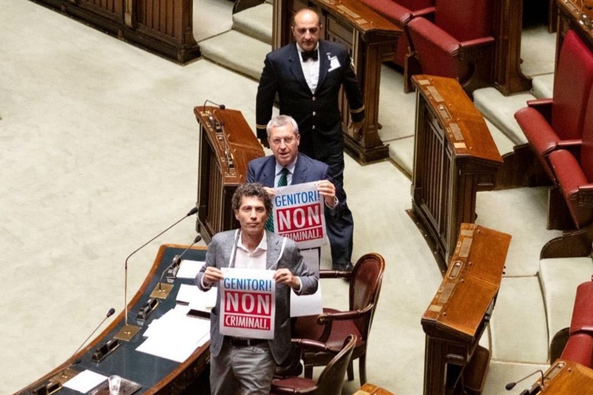 La maschera della sinistra è caduta. Vogliono difendere l’utero in affitto