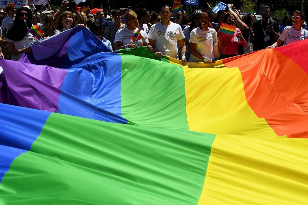 Ordinanze «omofobe» e attentati al pride. I dem battono il muso sulle loro figurine