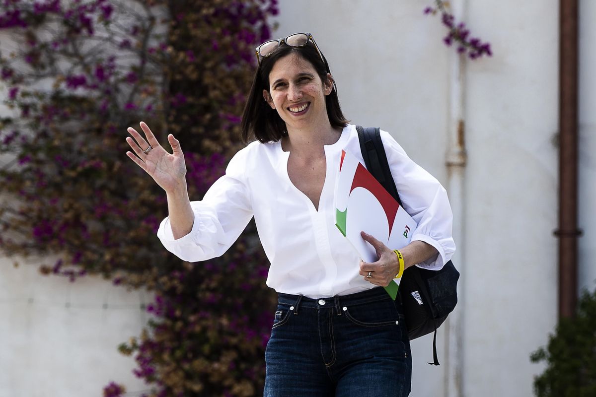 Elly si contizza. Bonaccini le scava la fossa