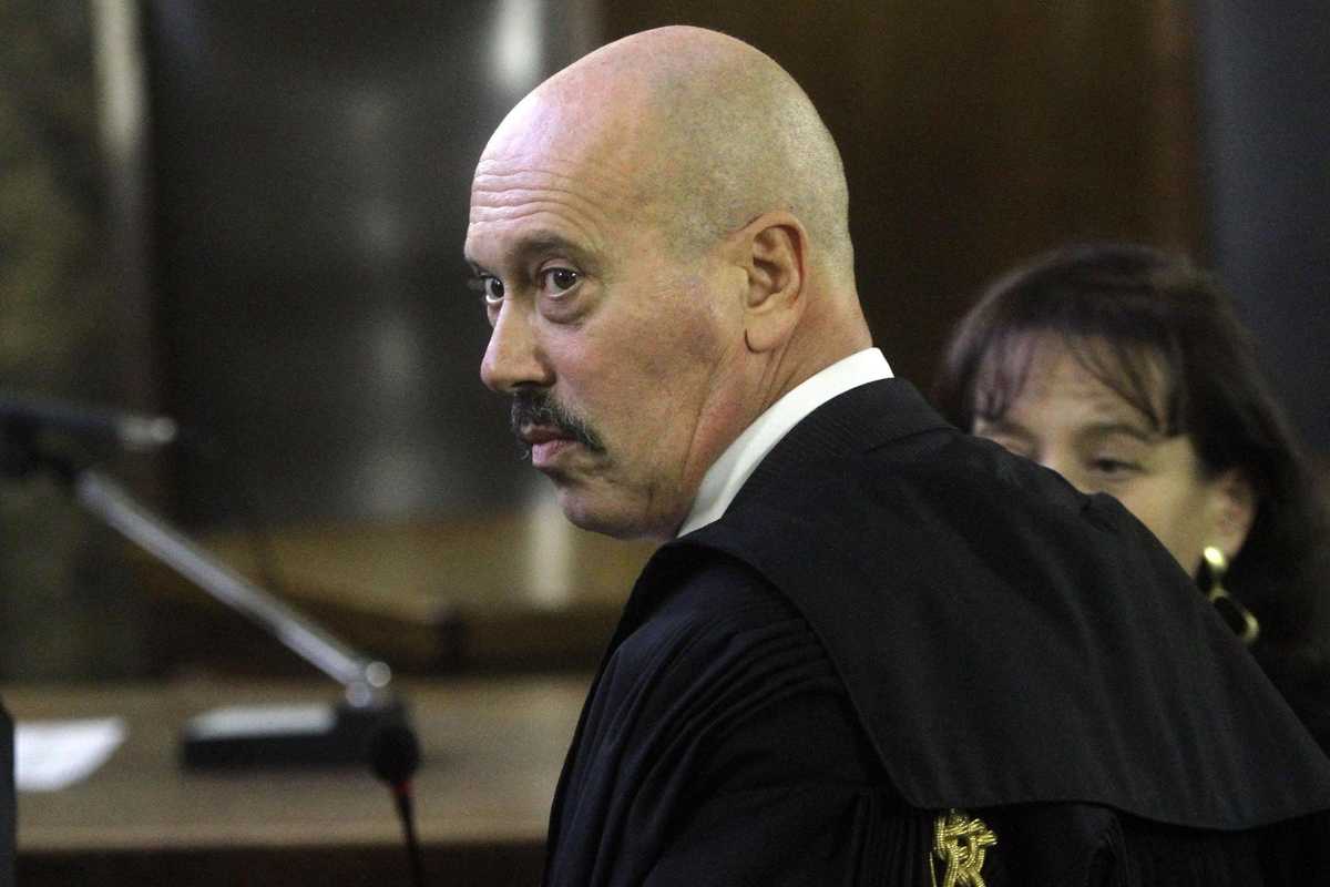 «Testimoni pagati e chat nascoste». Nuove accuse ai pm del processo Eni