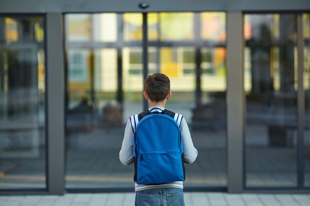 Gli spari alla prof valgono un 9 in condotta