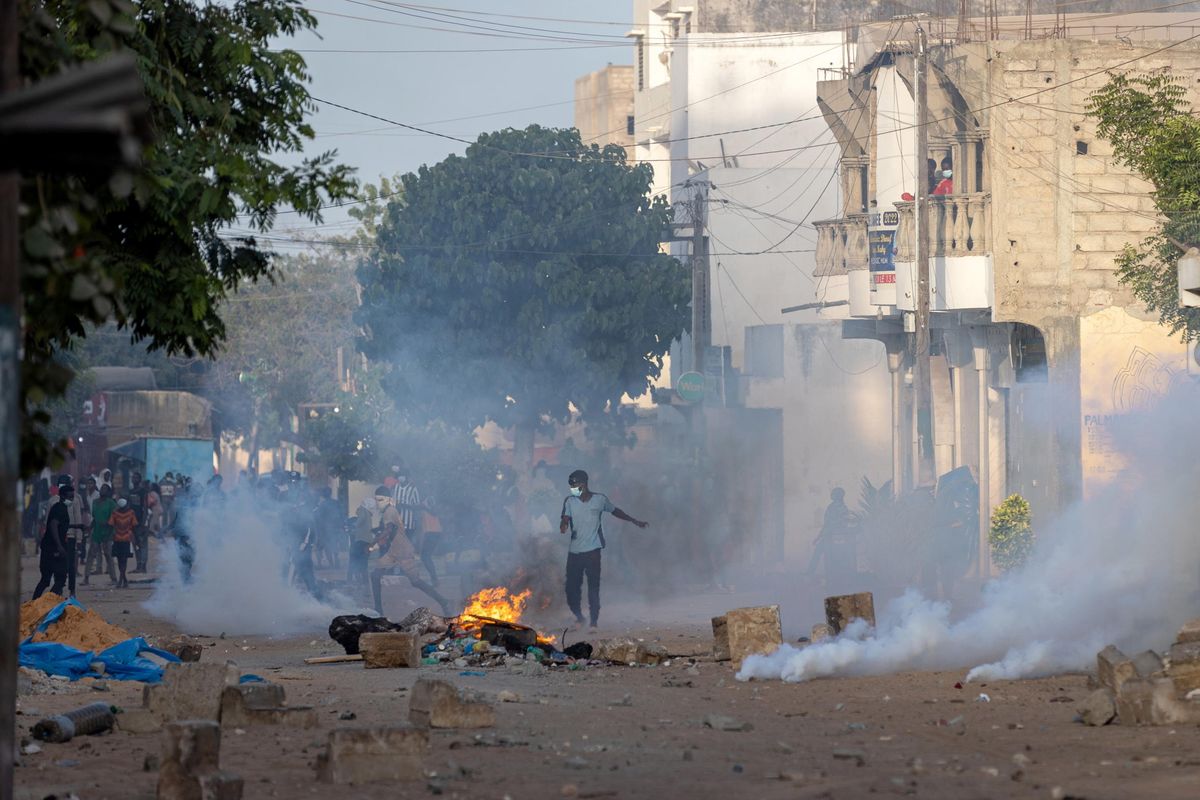 Le gravi tensioni in Senegal preoccupano Parigi e non solo