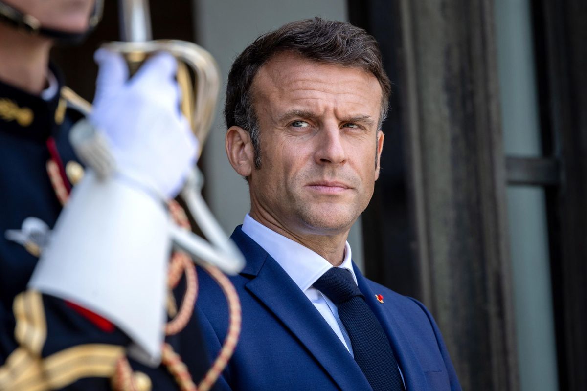 Macron traveste l’eutanasia da cura medica