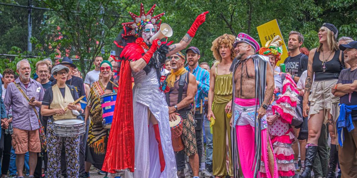 NextImg:New York City drag marchers chant: 'We're coming for your children!'