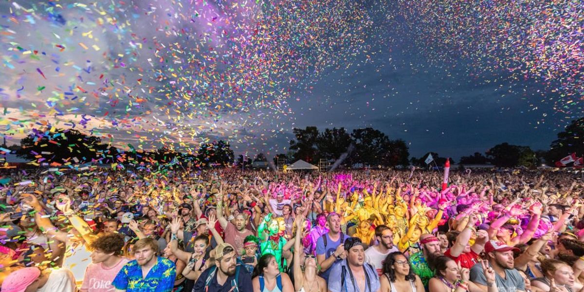 NextImg:1,000 accidental 911 calls from music festival bombard call center, police blame iPhones thinking people were in car accidents