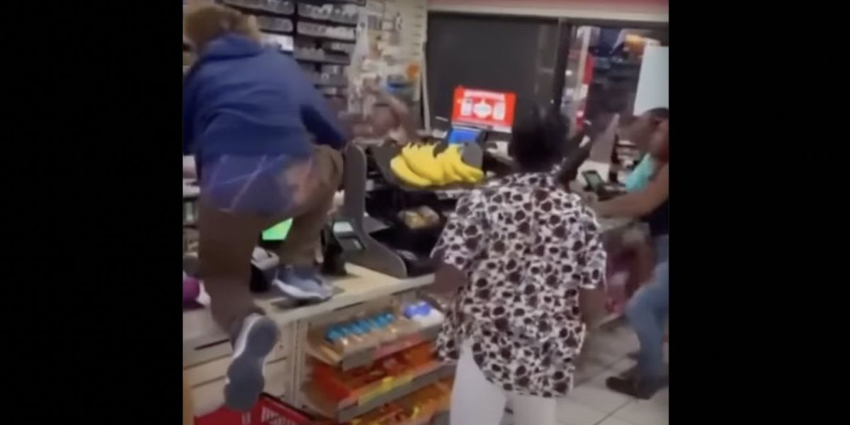 NextImg:When 7-Eleven clerk refuses to sell cigar to underage girl, young lass complains to her friends — who fight employees, cops say; 5 charged