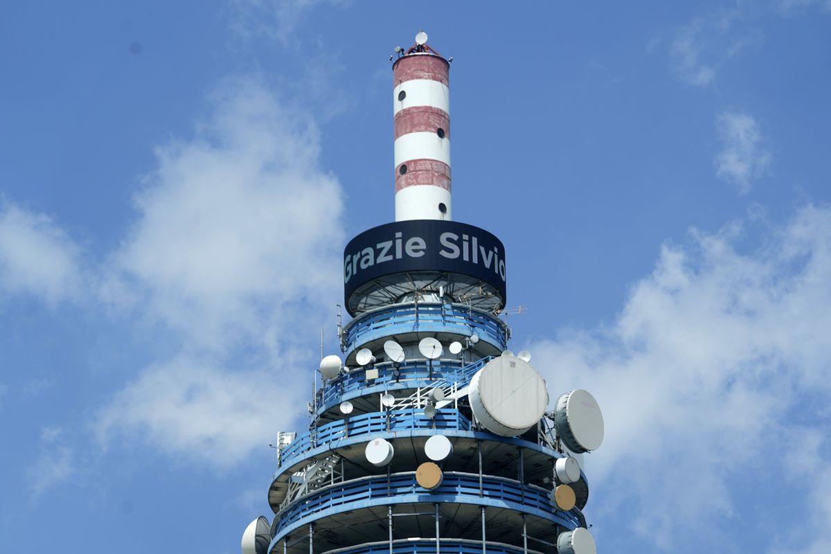 «Silvio è morto», l’Italia si ferma. Funerali di Stato e lutto nazionale