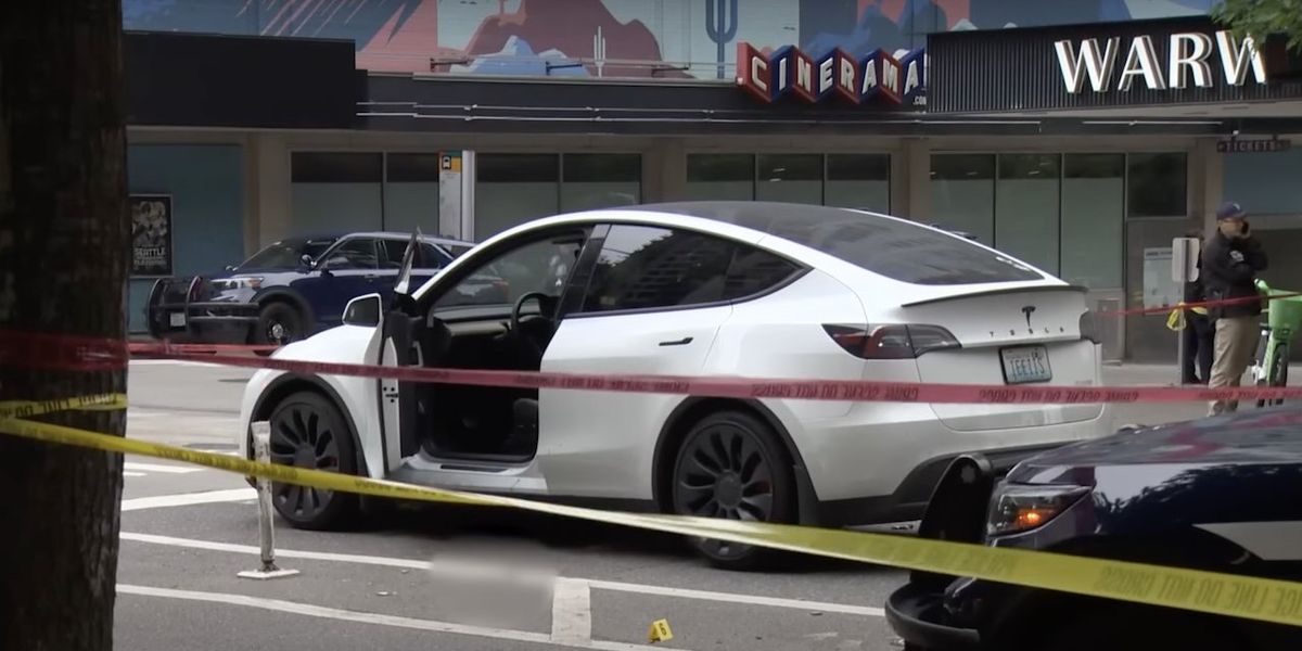 NextImg:'Devastating': Pregnant woman, 34, shot on downtown Seattle street in broad daylight; she and her unborn baby die at hospital