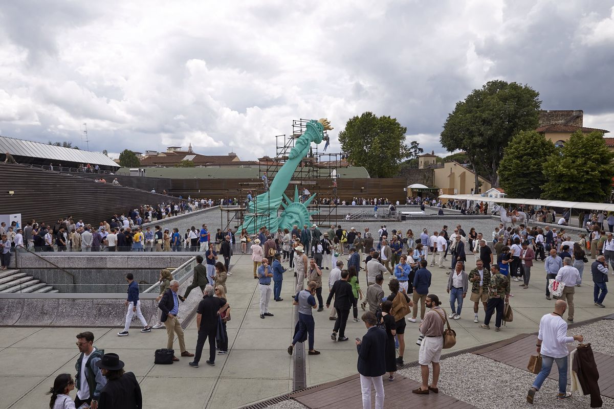 Pitti Uomo dà la linea: basta capi trasandati, è ora di leggerezza