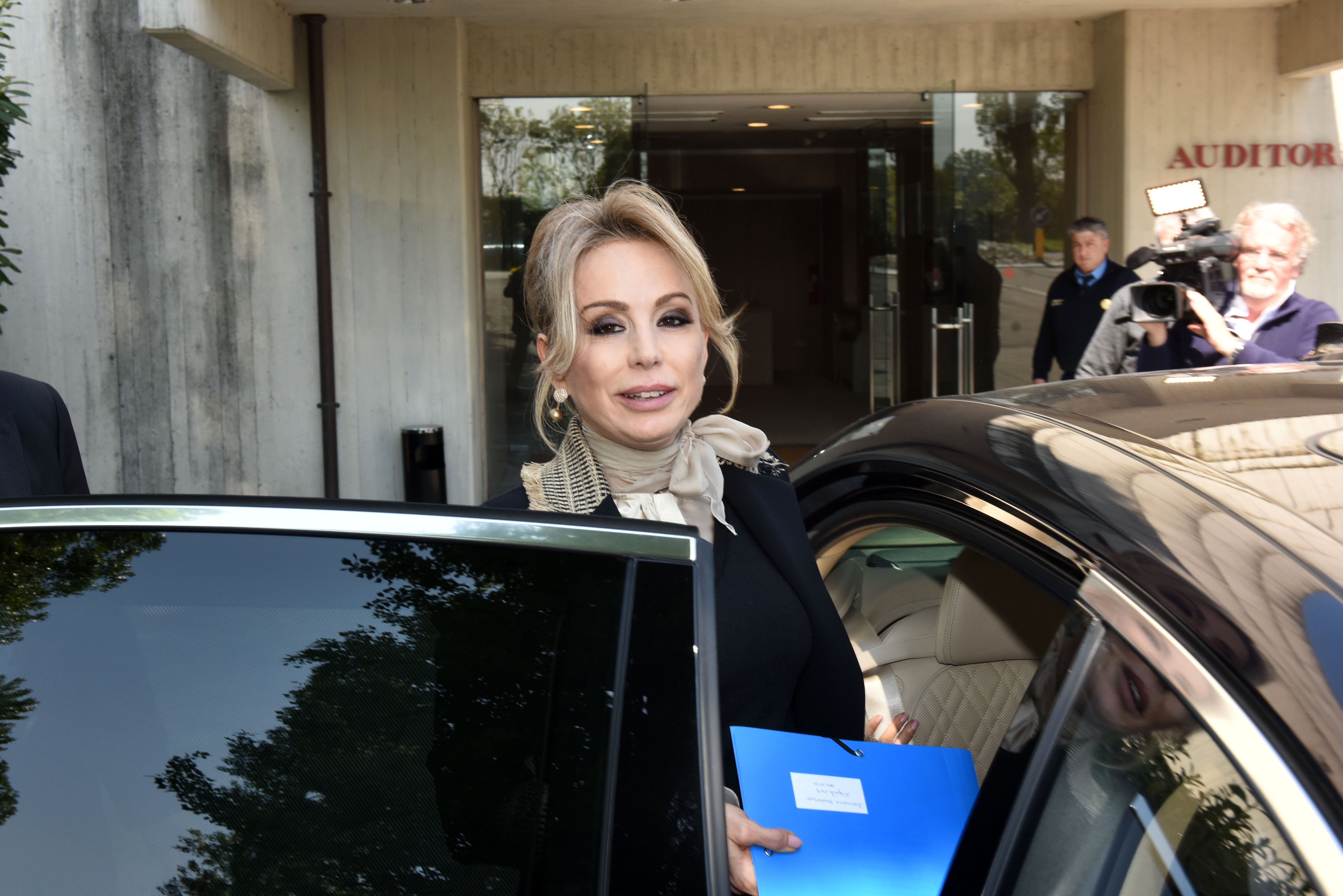 Per impedire che il partito evapori i dirigenti invocano il soccorso di Marina