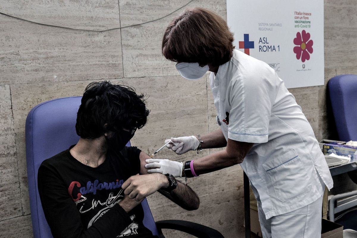 Fior di studi ormai indagano danni al cervello e al Dna in seguito alle vaccinazioni