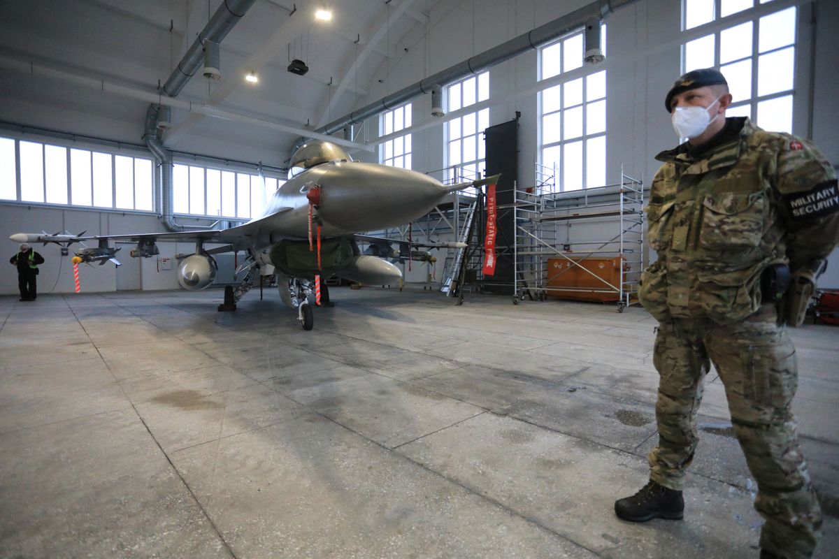 Crepe tra gli alleati sui soldi alla Nato: «Per Roma e Berlino sono troppi»