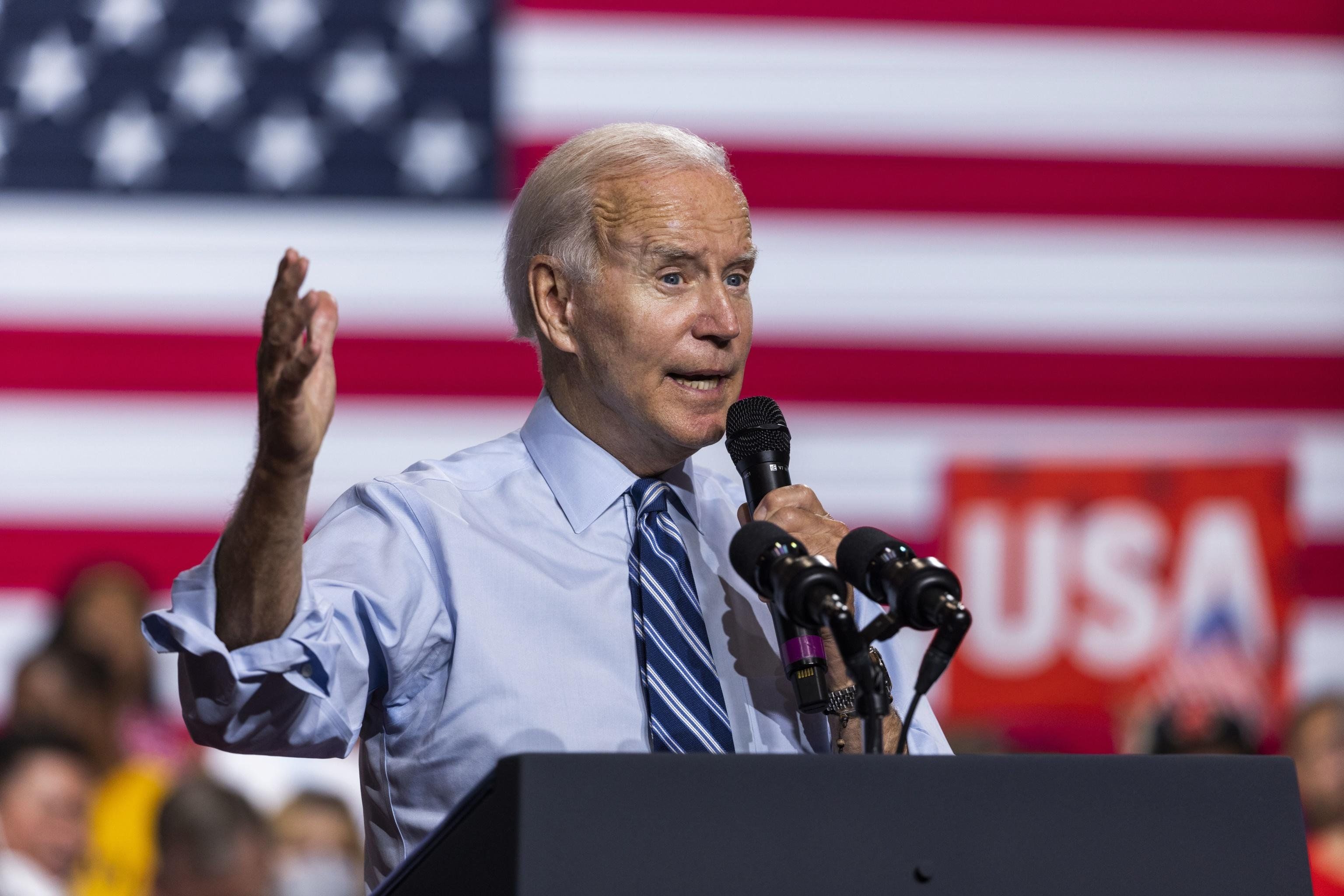 Alla faccia della neutralità: i censori del Web finanziano i dem e Biden