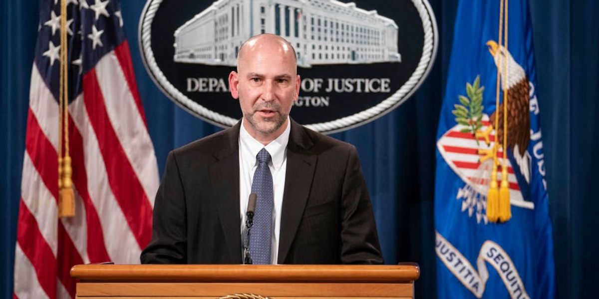 Former top FBI official reveals 'unusual circumstance' is impeding investigation into Jan. 6 pipe bomber