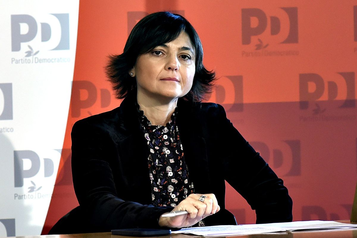 A sinistra i veri orfani del Cav