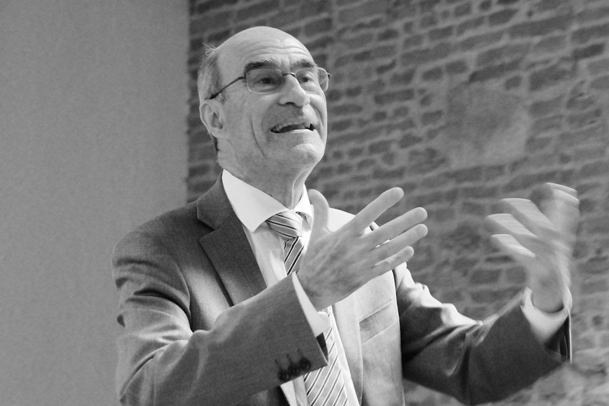 Jean-Yves Le Gallou: «Gli intellò prime vittime della propaganda»