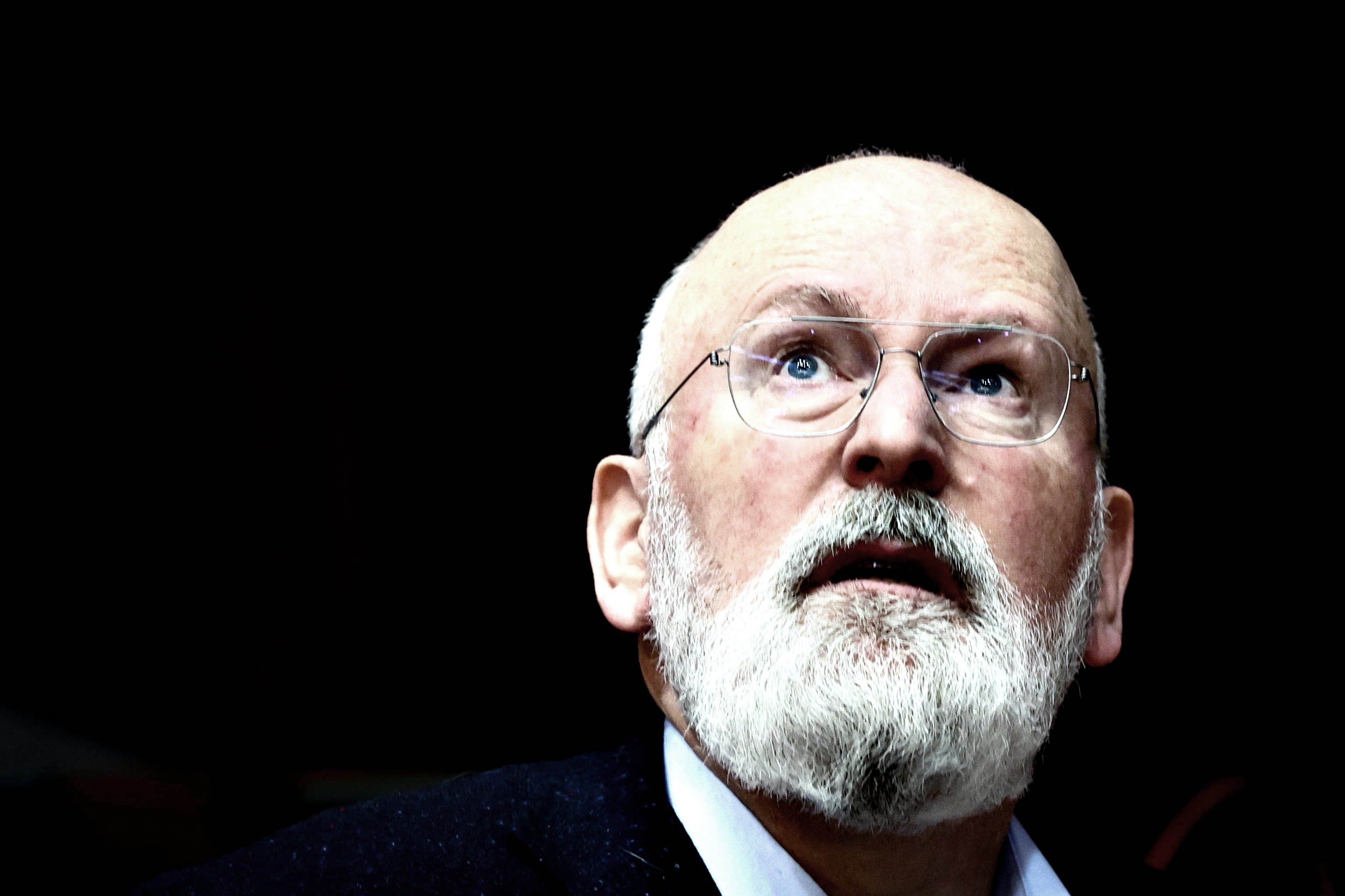 Timmermans si accorge che la Cina inquina