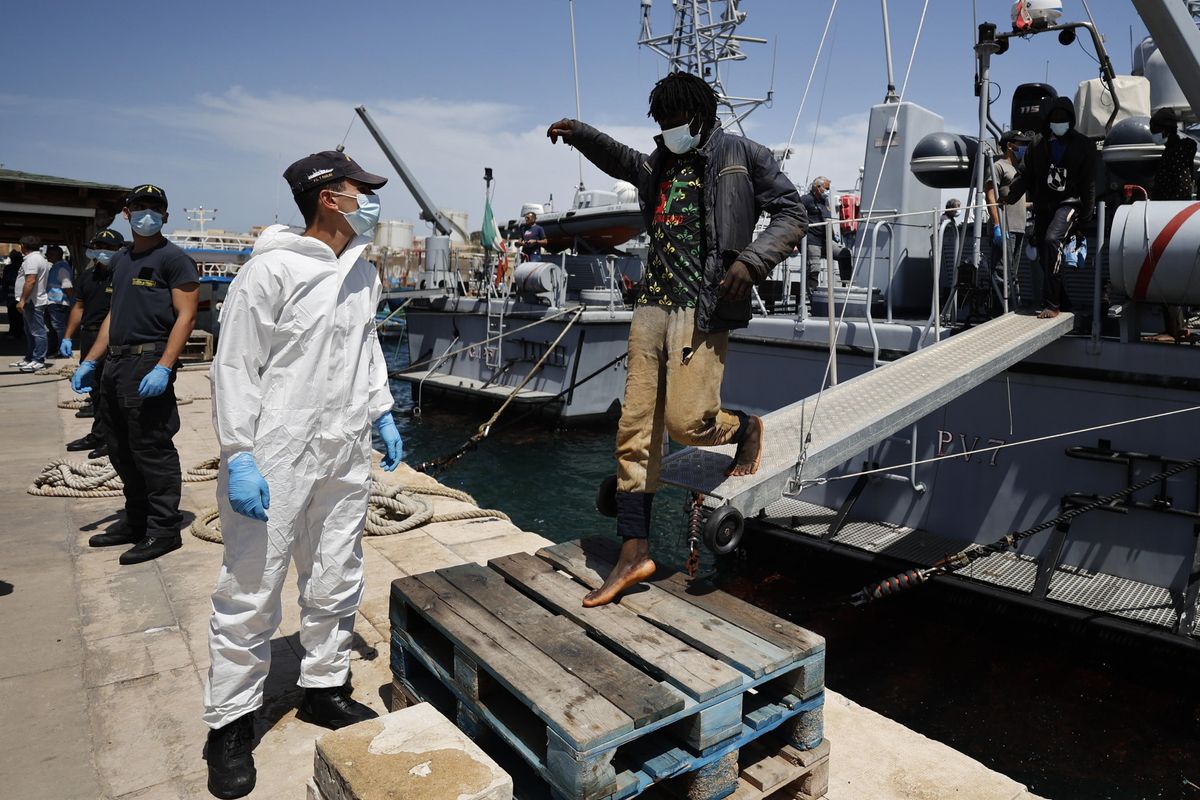 Nel caos il porto delle partenze dalla Tunisia