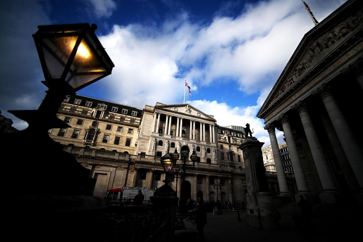 Cambiale arcobaleno della Bank of England: «Chiunque può rimanere “incinto”»