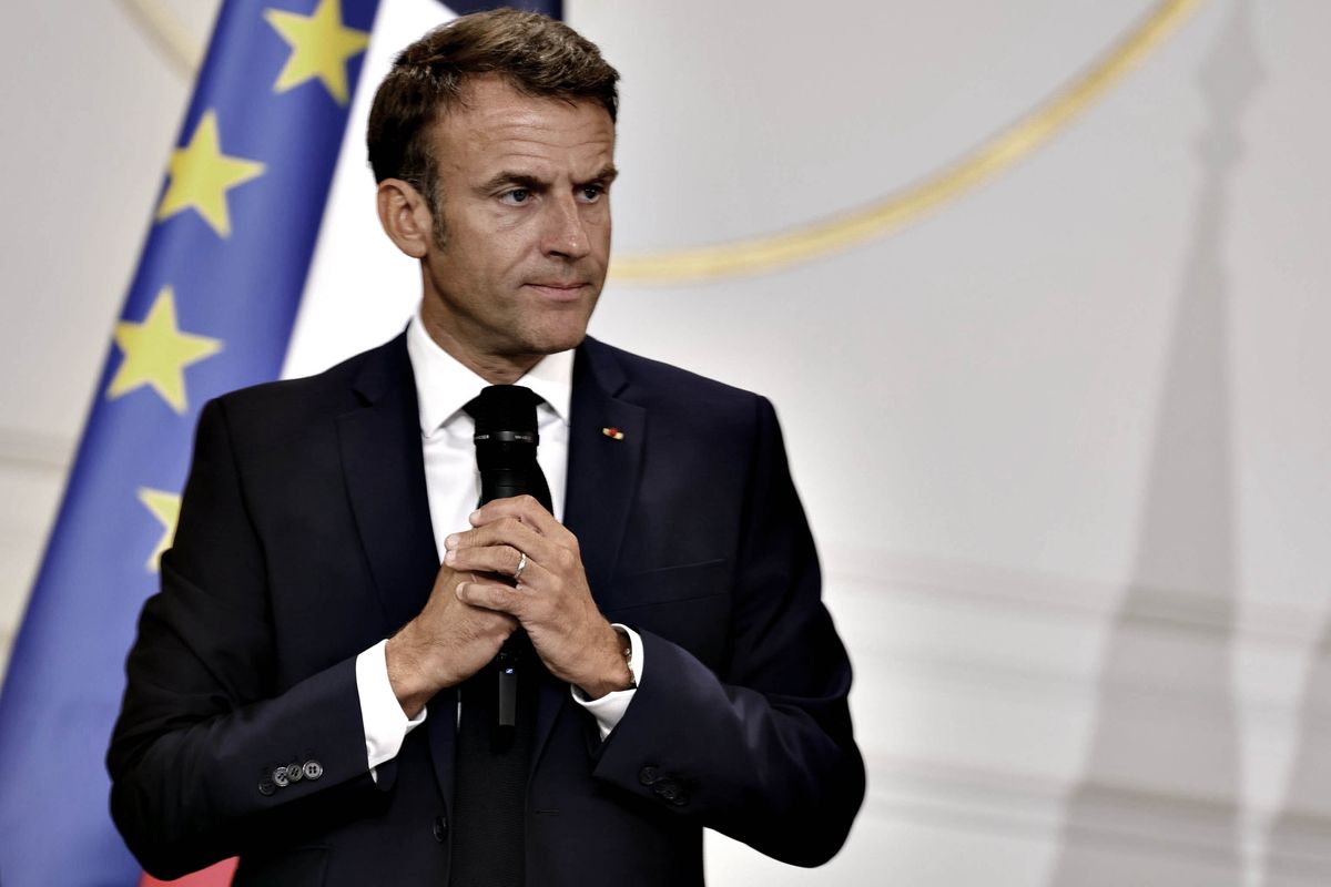 Macron insiste sul teppismo digitale. «Censuriamo i social network»