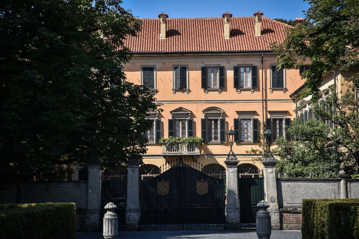 Testamento Berlusconi, le ville restano in mano alla famiglia. 100 milioni alla Fascina, 30 a Dell’Utri