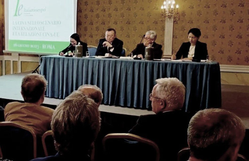 Dalla Cina rimpatriata tra compagni. Schlein: «Pechino acceleri su Putin»