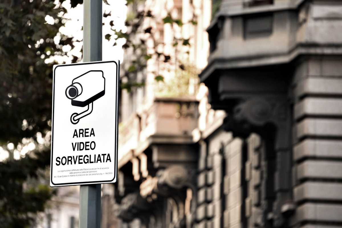 Altra bimba rischia il rapimento a Milano. Fuori uso da anni le telecamere di Sala