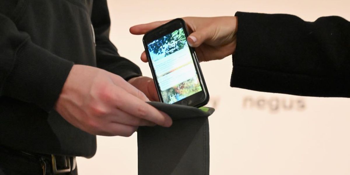 NextImg:Ohio district high schools to lock up students' phones all day after problems with staging fights, bullying, and productivity
