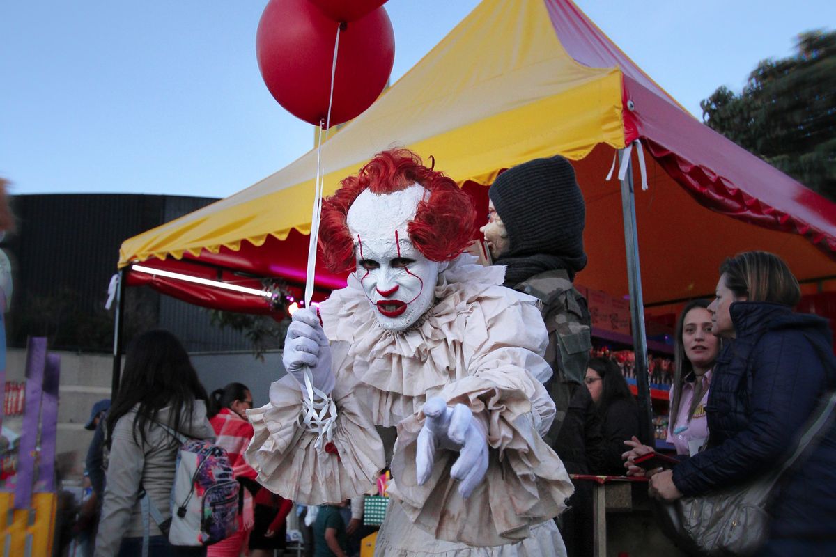 Which Pennywise Is Scarier: The "It" Clown from 1990 or 2019?