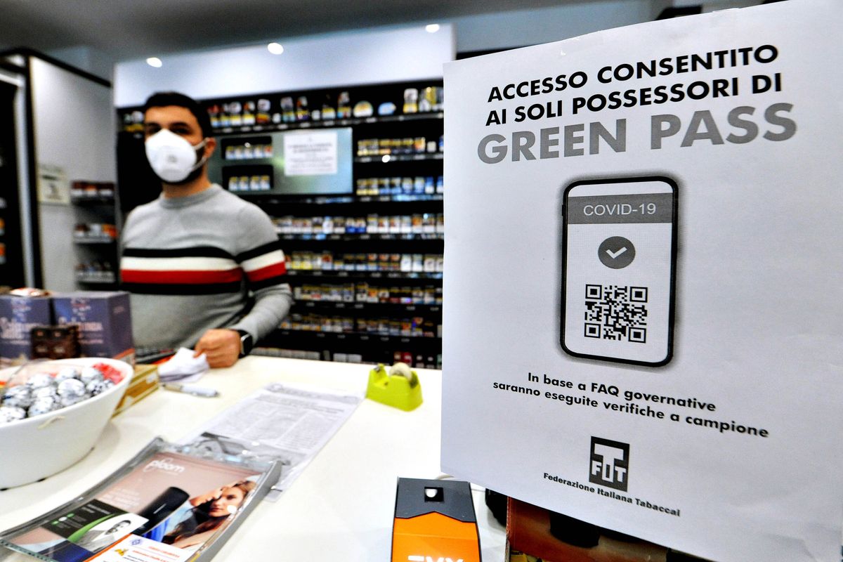 Due anni fa l’avvento del green pass. Ha stravolto l’idea stessa di libertà